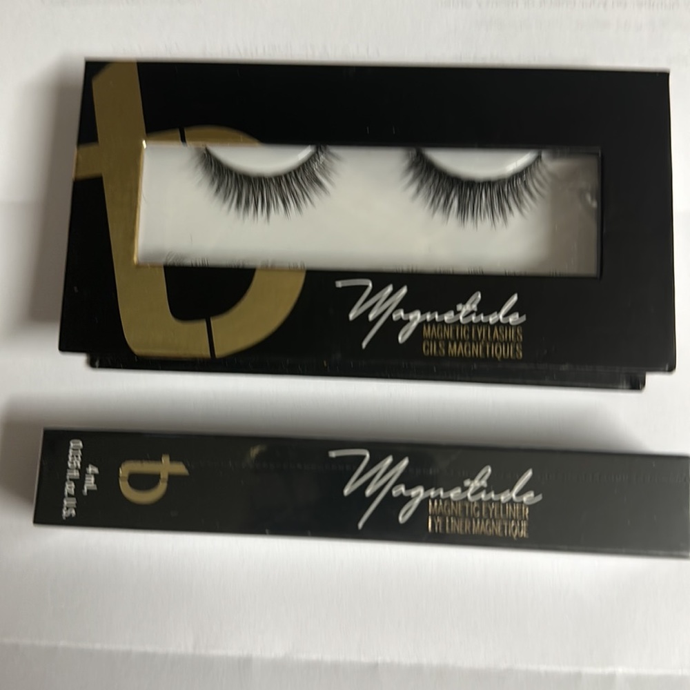 Tori Belle 9-5 Magnetude Magnetic Eyelashes & Black Magnetic liner.